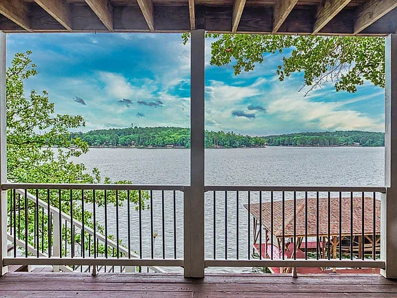 A Point Lot on Lake Coronado, With a Trex Dock and Boat Lift