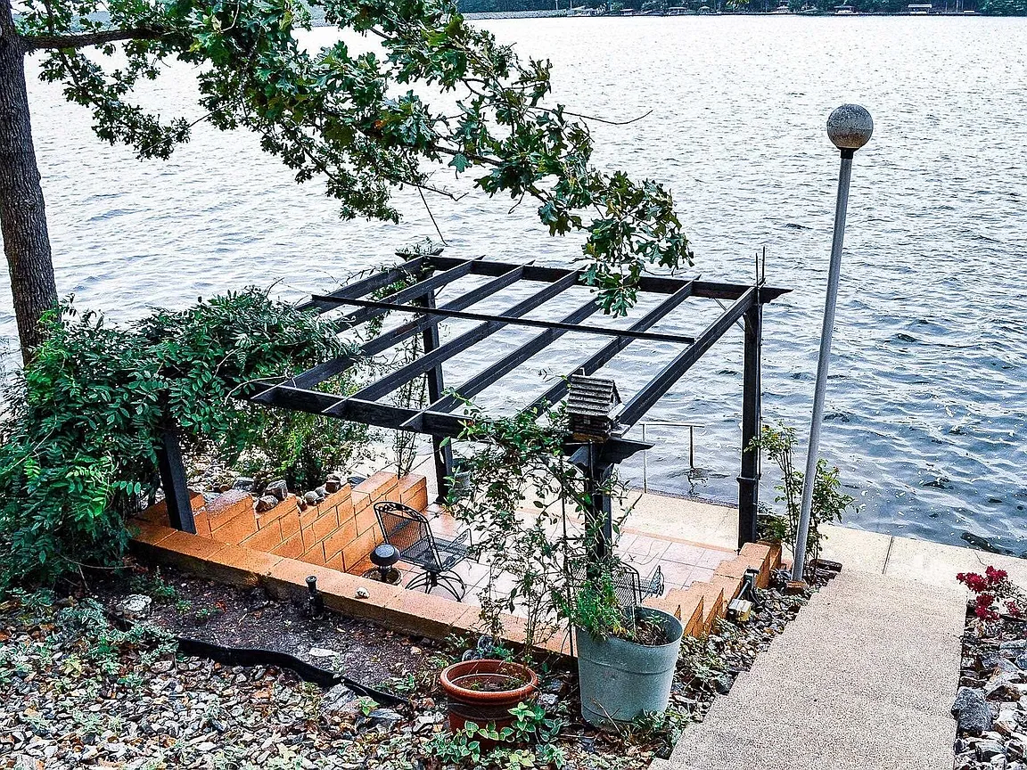 A Point Lot on Lake Coronado, With a Trex Dock and Boat Lift