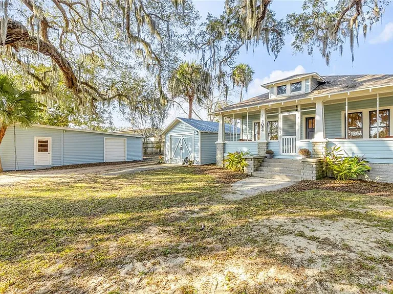 A 1920s Cottage on Murray Creek With Two Creeks to Choose From
