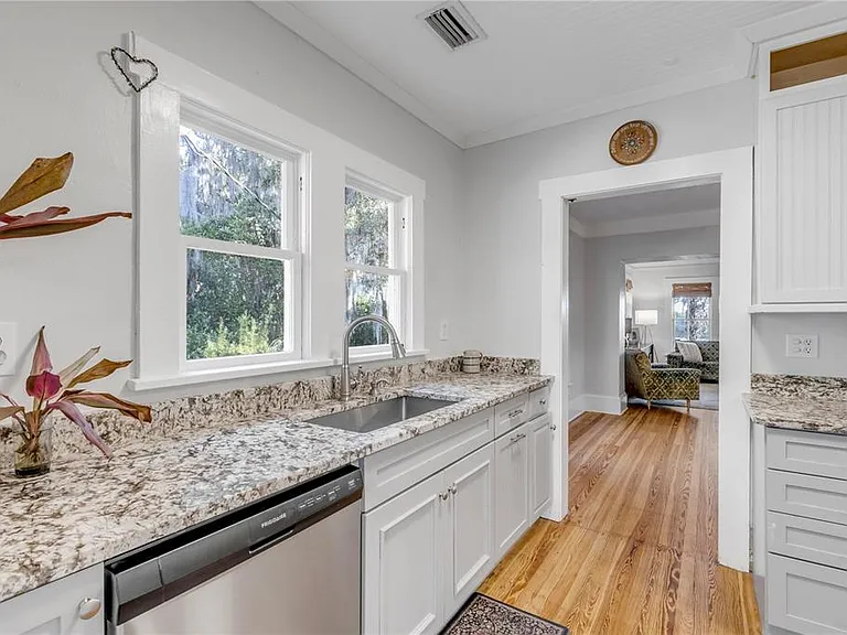 A 1920s Cottage on Murray Creek With Two Creeks to Choose From