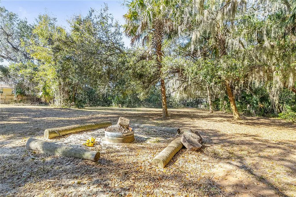 A 1920s Cottage on Murray Creek With Two Creeks to Choose From