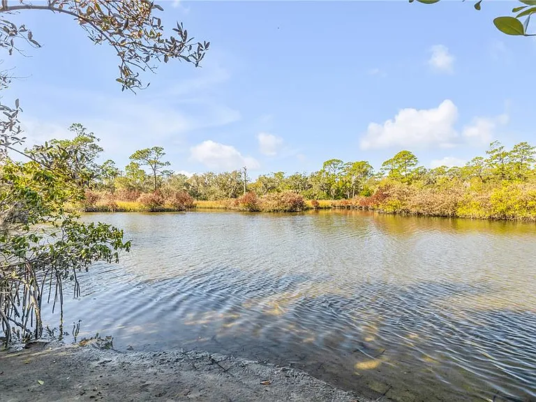 A 1920s Cottage on Murray Creek With Two Creeks to Choose From