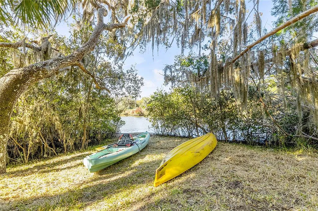 A 1920s Cottage on Murray Creek With Two Creeks to Choose From