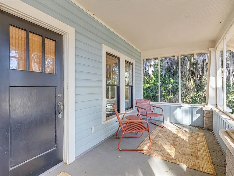 A 1920s Cottage on Murray Creek With Two Creeks to Choose From