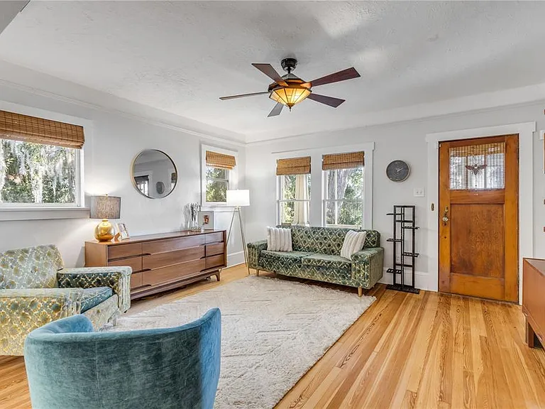 A 1920s Cottage on Murray Creek With Two Creeks to Choose From