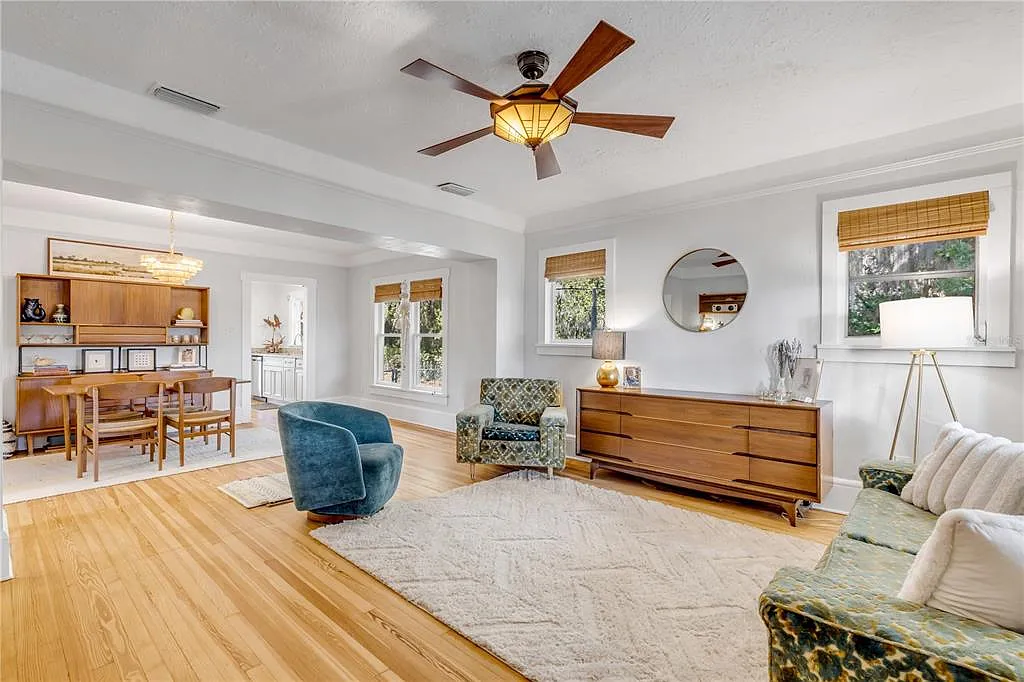 A 1920s Cottage on Murray Creek With Two Creeks to Choose From