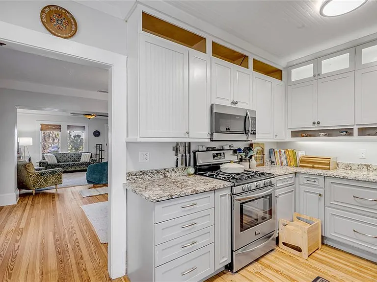 A 1920s Cottage on Murray Creek With Two Creeks to Choose From
