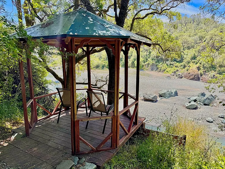 A Bluff-Top Home on the Eel River, With Its Own Swimming Hole