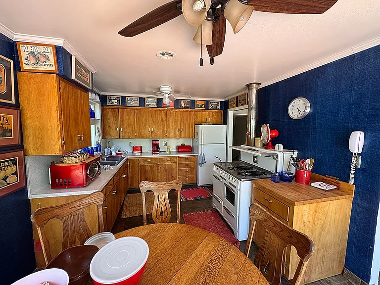 A Bluff-Top Home on the Eel River, With Its Own Swimming Hole