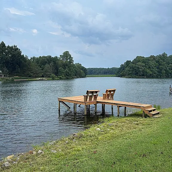 A Brand-New Rancher With Its Own Private Pier on the Lake
