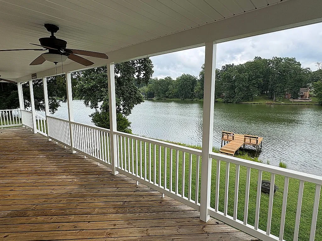 A Brand-New Rancher With Its Own Private Pier on the Lake