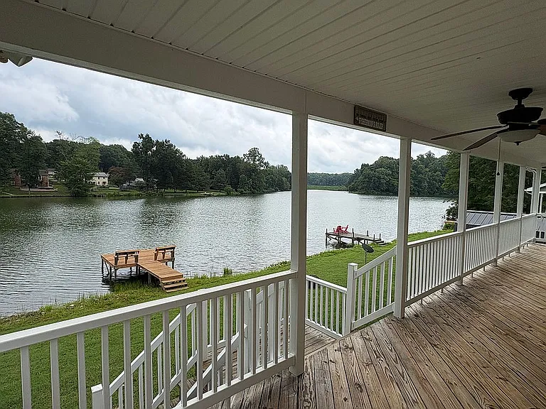 A Brand-New Rancher With Its Own Private Pier on the Lake