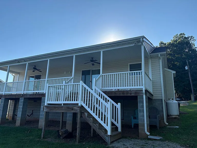 A Brand-New Rancher With Its Own Private Pier on the Lake