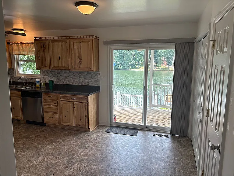 A Brand-New Rancher With Its Own Private Pier on the Lake