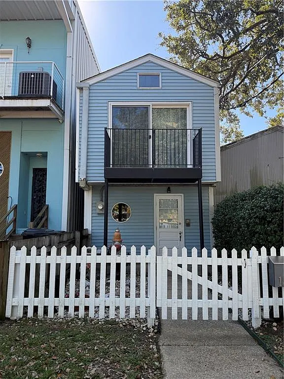 A Boatslip Cottage Steps From Lake Pontchartrain
