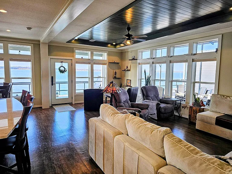 A Floating Home on Lake Texoma, Vacation-Only by Design