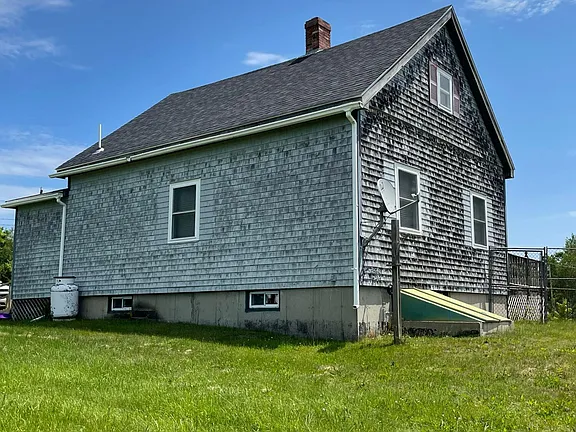 440 Feet on the Pennamaquan, With a Historic Warehouse to Reimagine