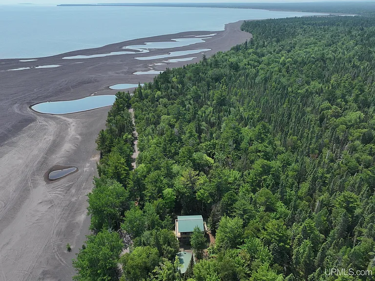 A Private Keweenaw Hideaway With a 1,200-Foot Lake Superior Beach