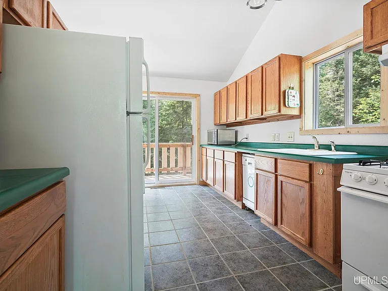 A Private Keweenaw Hideaway With a 1,200-Foot Lake Superior Beach