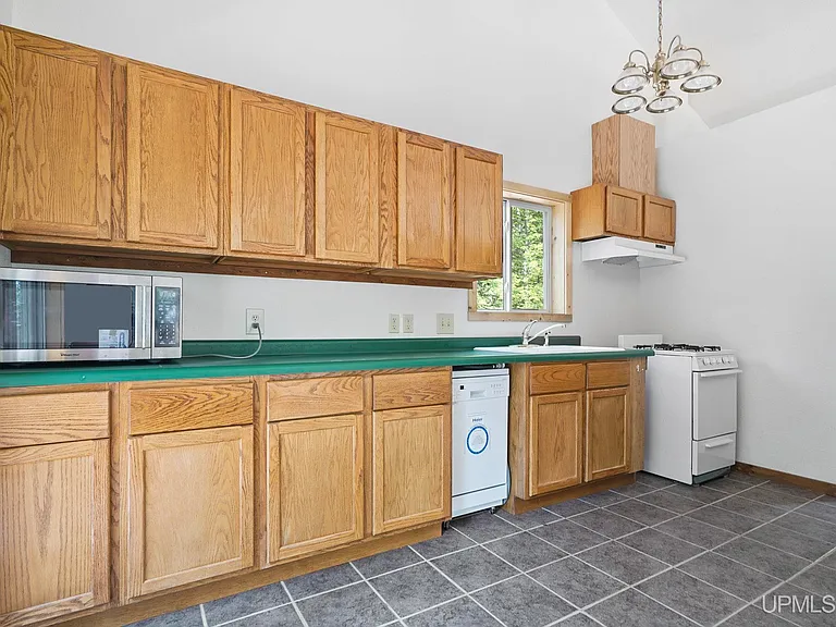 A Private Keweenaw Hideaway With a 1,200-Foot Lake Superior Beach