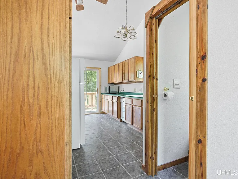 A Private Keweenaw Hideaway With a 1,200-Foot Lake Superior Beach