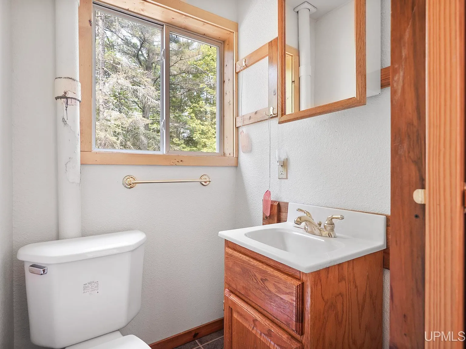 A Private Keweenaw Hideaway With a 1,200-Foot Lake Superior Beach