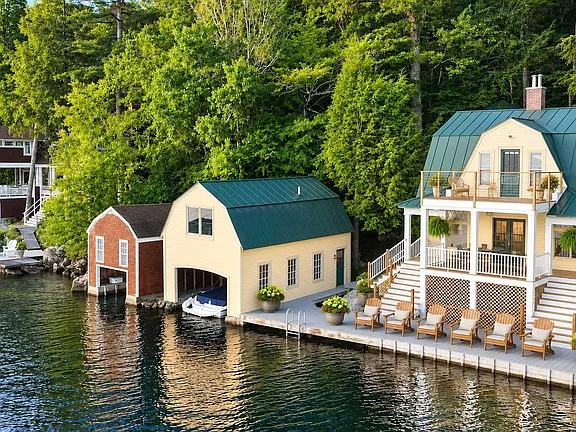 A Deep-Water Boathouse With Its Own Guest Suite on Lake Sunapee