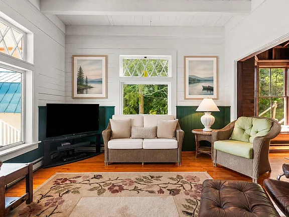 A Deep-Water Boathouse With Its Own Guest Suite on Lake Sunapee