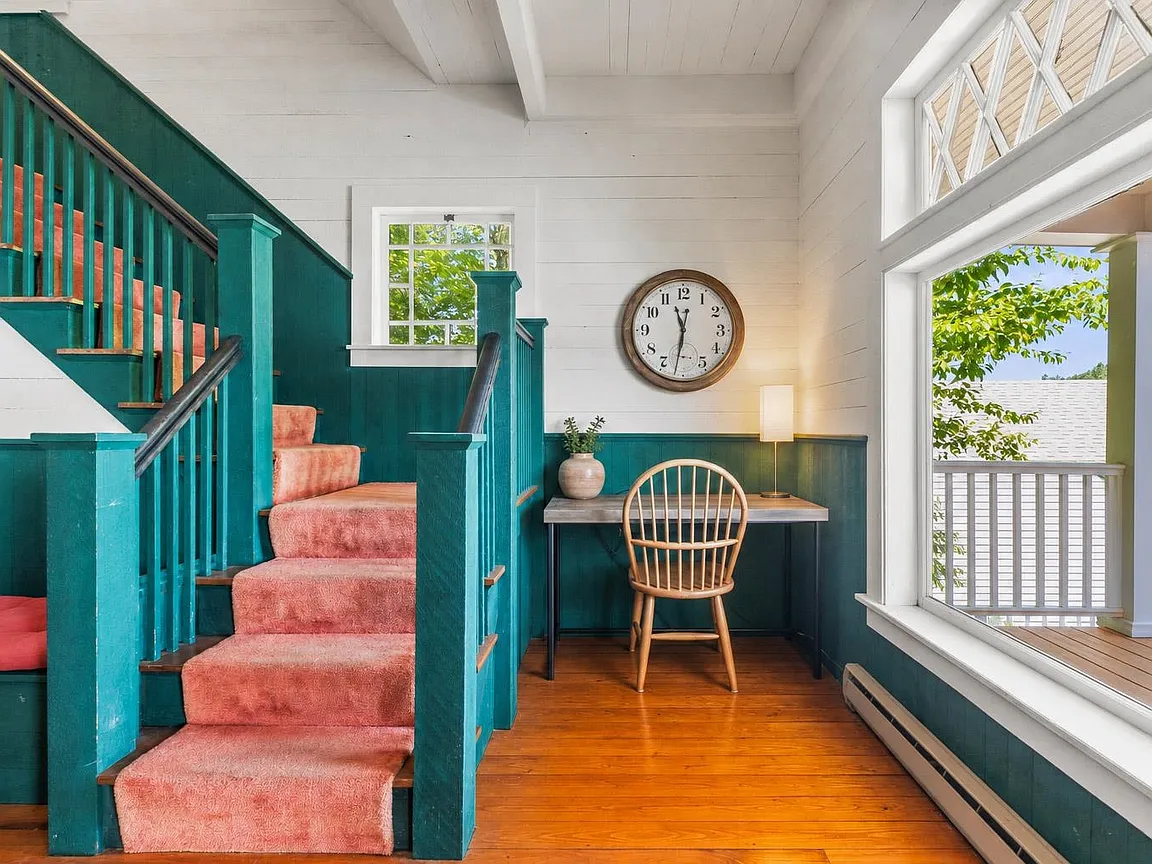 A Deep-Water Boathouse With Its Own Guest Suite on Lake Sunapee