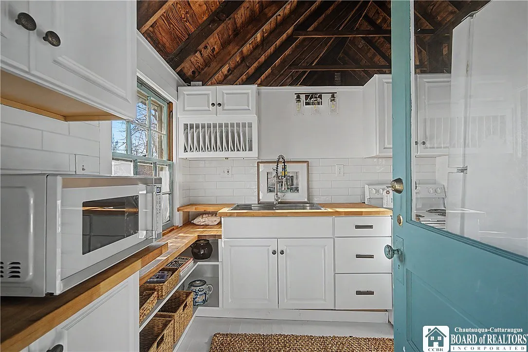 A Toymaker's Legacy Cottage on Lake Erie in Fredonia