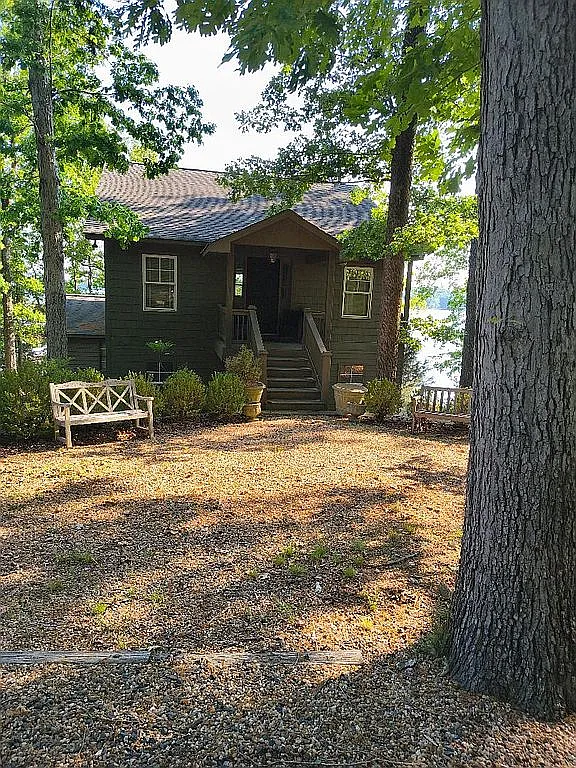 A Family-Owned Point on Lake Wylie, 384 Feet of Shoreline for $1,595,000