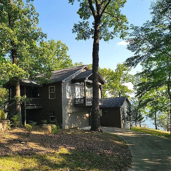 A Family-Owned Point on Lake Wylie, 384 Feet of Shoreline for $1,595,000