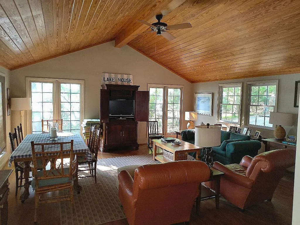 A Family-Owned Point on Lake Wylie, 384 Feet of Shoreline for $1,595,000