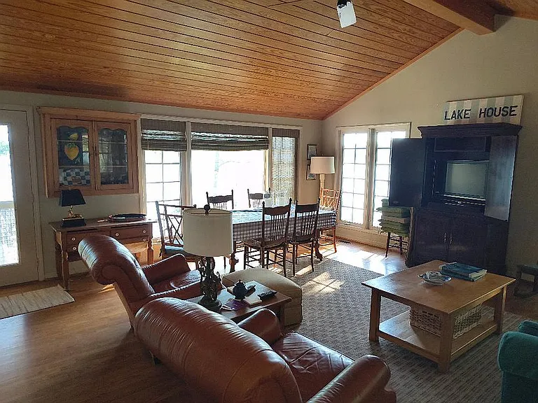 A Family-Owned Point on Lake Wylie, 384 Feet of Shoreline for $1,595,000