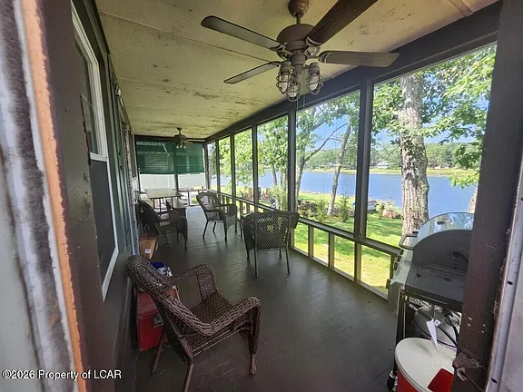 A Lakefront Cottage on Penn Lake, Steps From the Poconos
