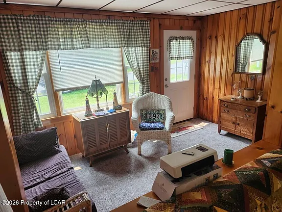 A Lakefront Cottage on Penn Lake, Steps From the Poconos