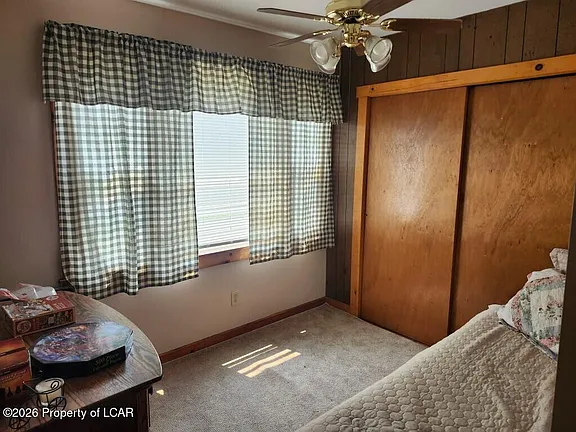 A Lakefront Cottage on Penn Lake, Steps From the Poconos