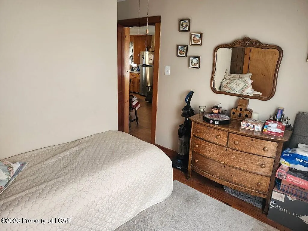 A Lakefront Cottage on Penn Lake, Steps From the Poconos