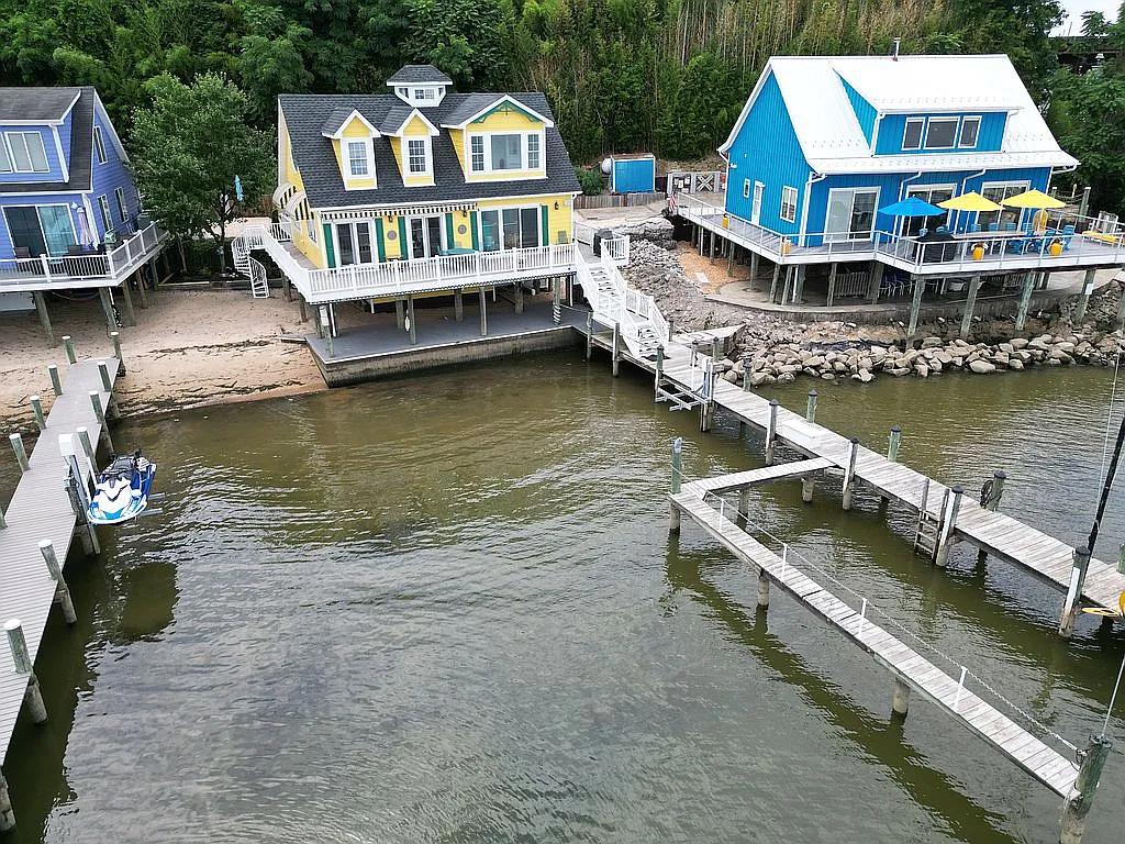 A Stilt House on the Potomac, With Its Own Private Dock