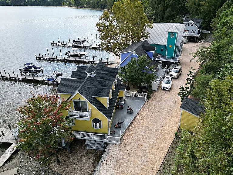 A Stilt House on the Potomac, With Its Own Private Dock
