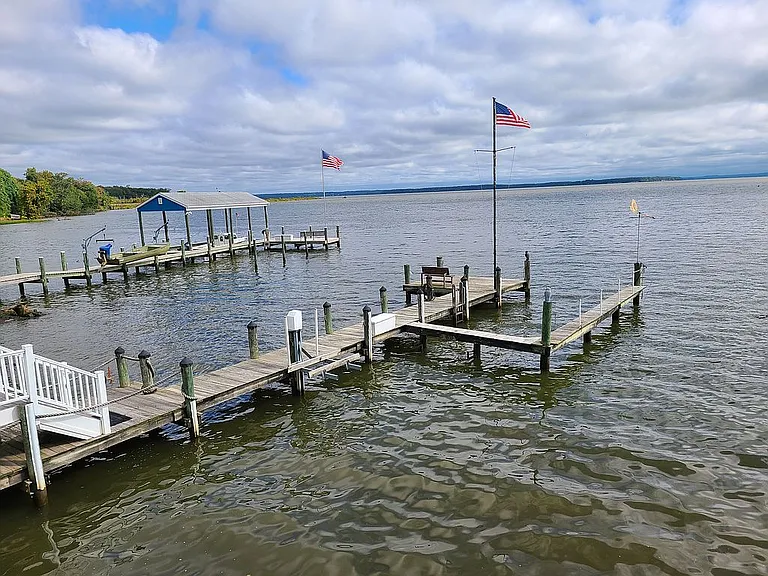 A Stilt House on the Potomac, With Its Own Private Dock