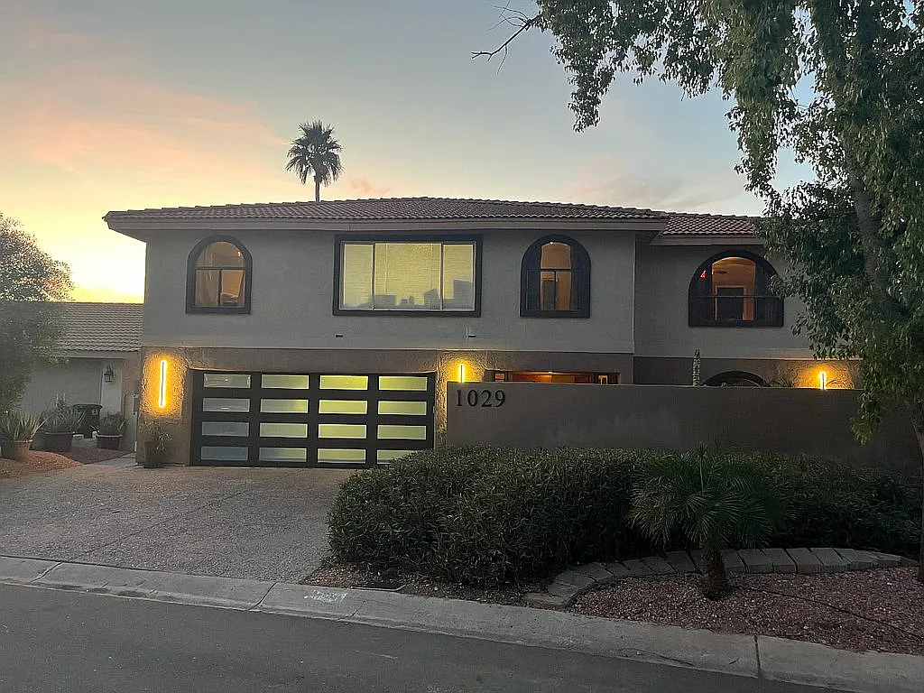 A Resort-Style Home on Tempe's Private Lakes, Kayaks and Boat Included