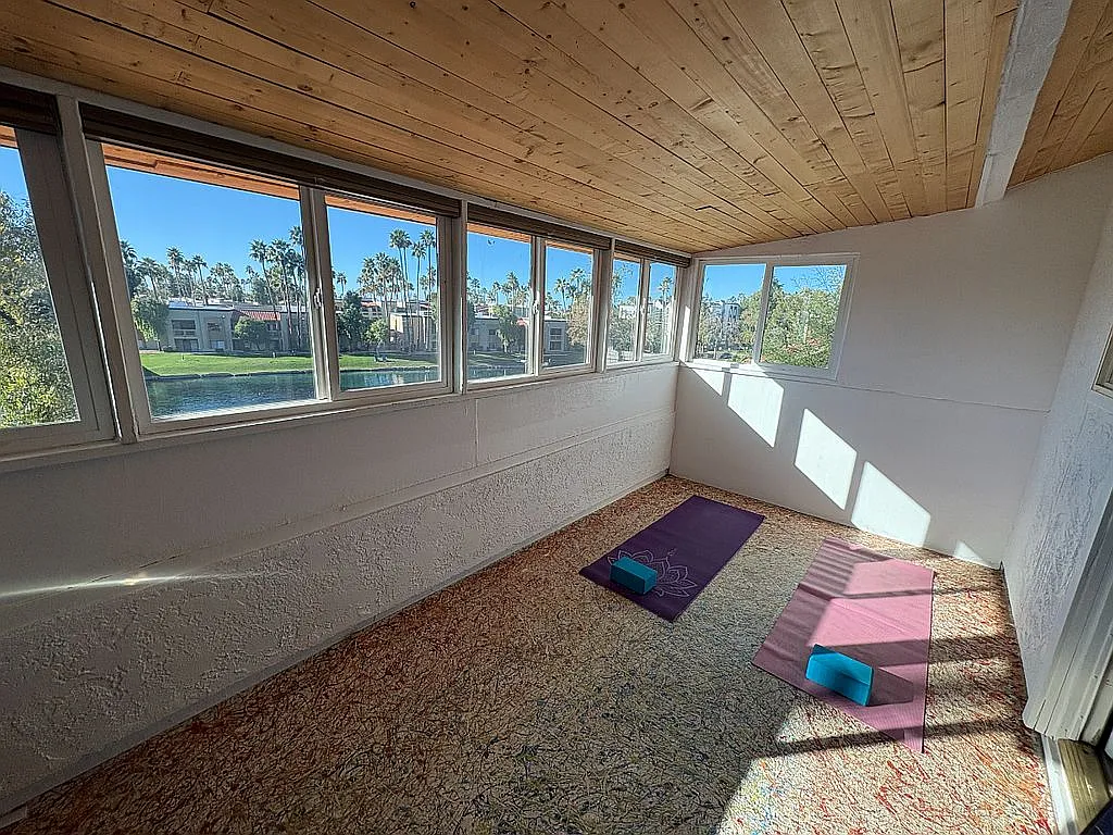 A Resort-Style Home on Tempe's Private Lakes, Kayaks and Boat Included
