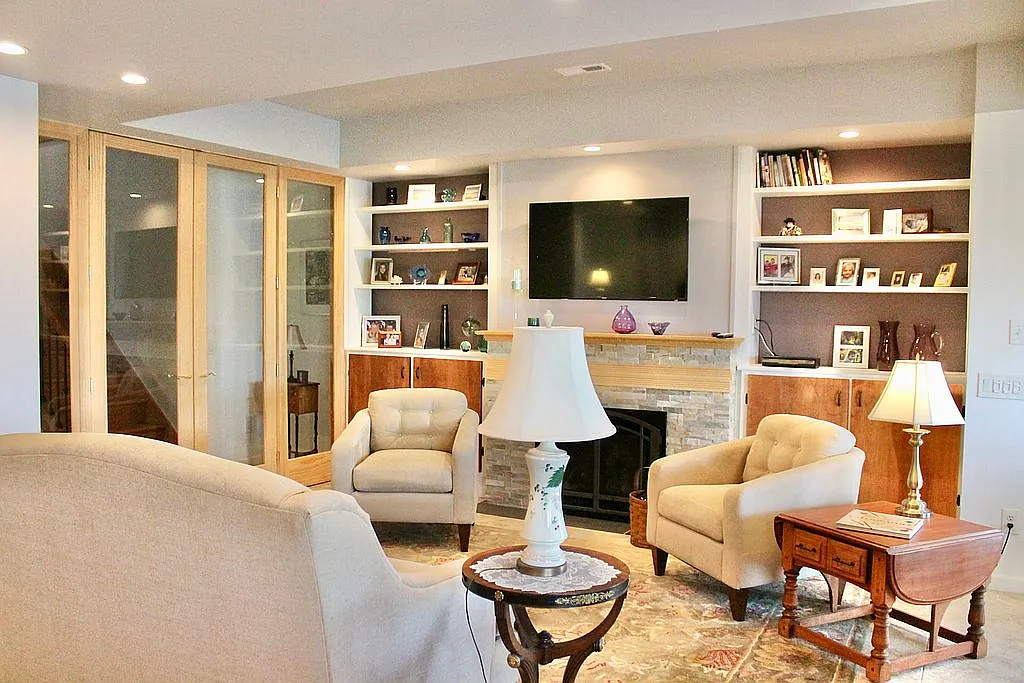 An Architect-Designed Retreat on 125 Feet of Saratoga Lake
