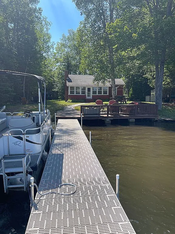 A Lakeside Cottage on Farmer Lake, With Its Own Sauna Building