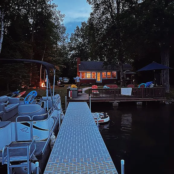 A Lakeside Cottage on Farmer Lake, With Its Own Sauna Building