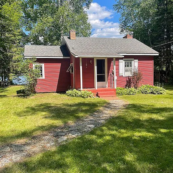 A Lakeside Cottage on Farmer Lake, With Its Own Sauna Building