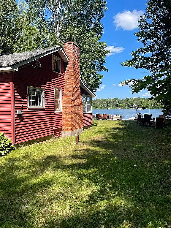 A Lakeside Cottage on Farmer Lake, With Its Own Sauna Building