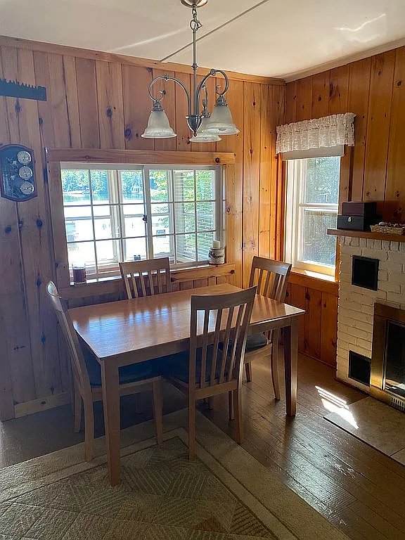 A Lakeside Cottage on Farmer Lake, With Its Own Sauna Building
