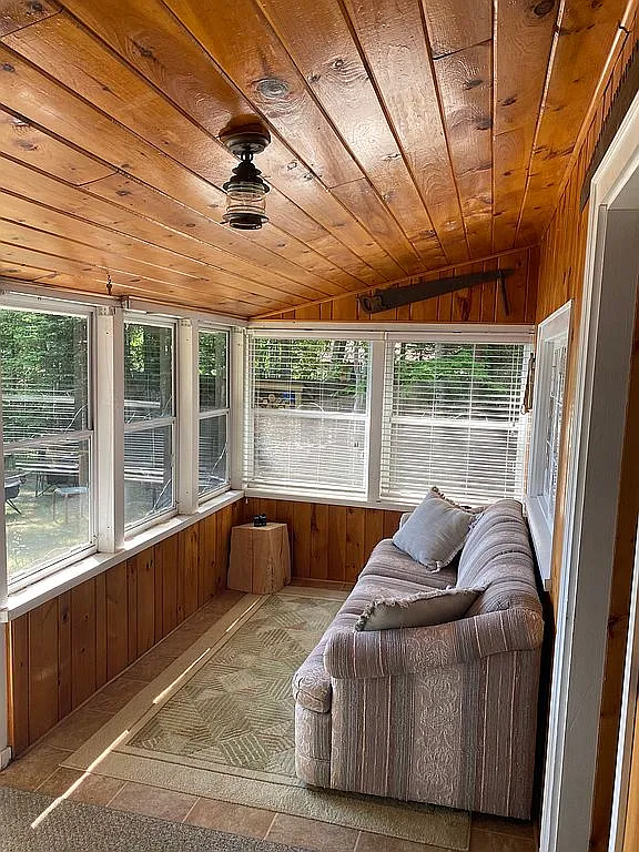 A Lakeside Cottage on Farmer Lake, With Its Own Sauna Building
